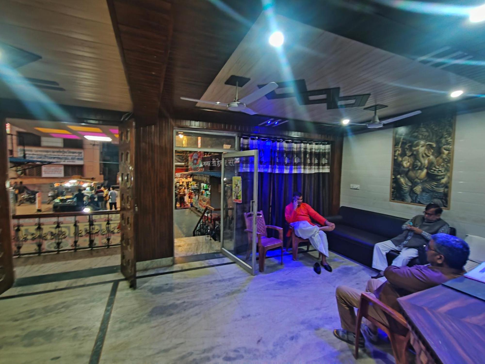 Sgh Guest House Матхура Экстерьер фото