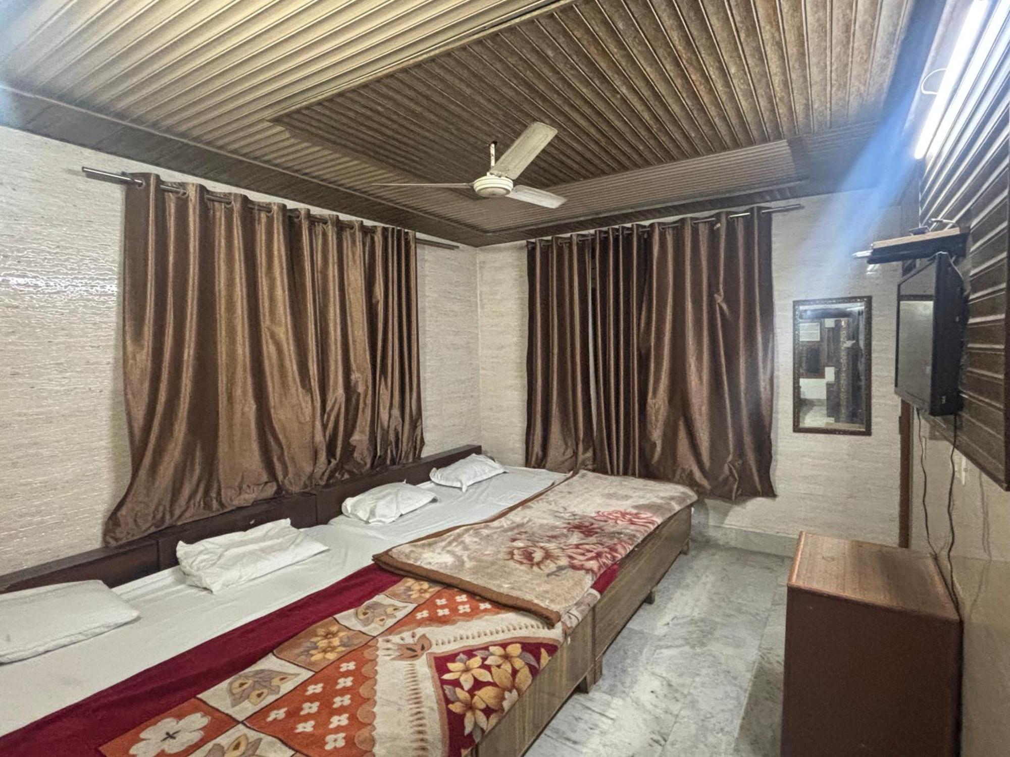 Sgh Guest House Матхура Экстерьер фото