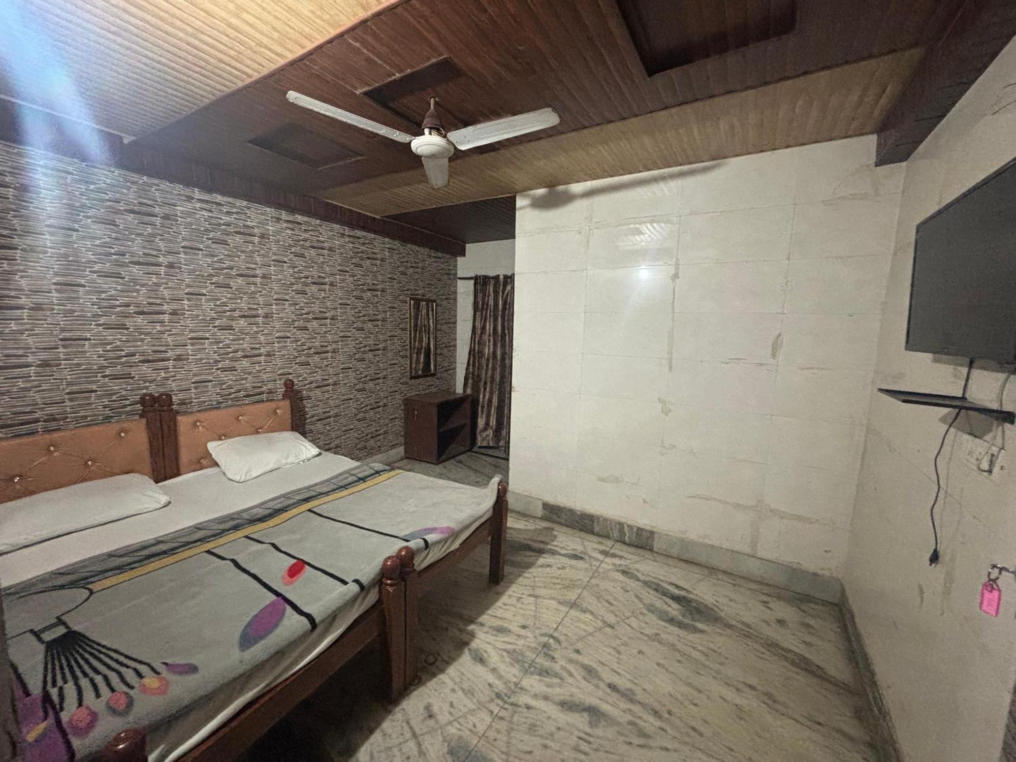 Sgh Guest House Матхура Экстерьер фото